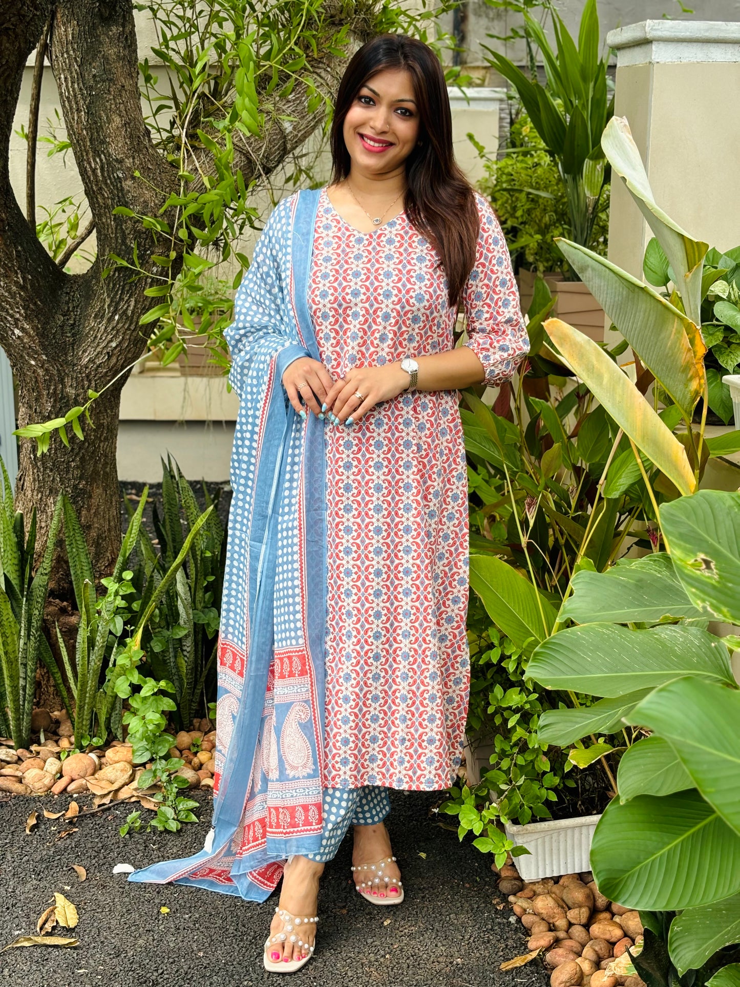 Blue Floral Kurta Set with Dupatta  Product Code : BLUEKS130