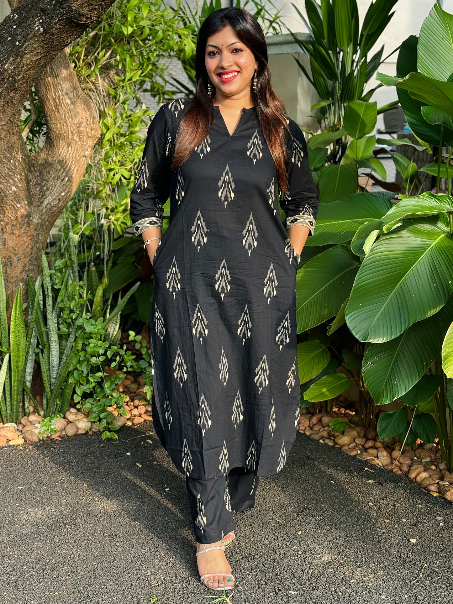 NEW! Black abstract print with sleeves border style co-ord set
