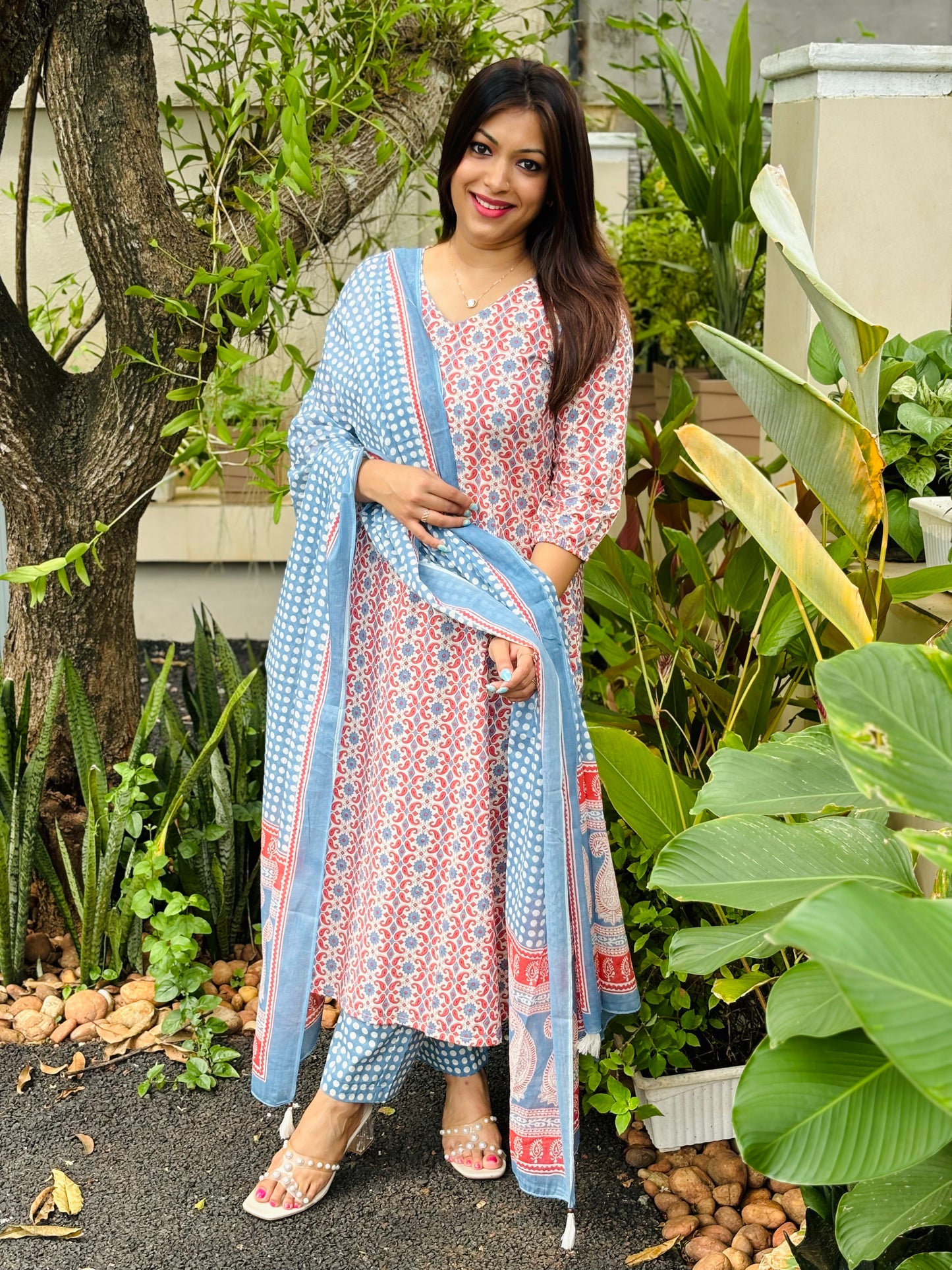 Blue Floral Kurta Set with Dupatta  Product Code : BLUEKS130